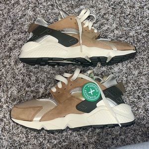 Nike Air Huarache Stussy Desert Oak 2021 Women’s size 8 Men’s 6.5
